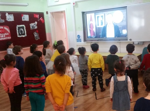 Prof Dr Ziya Selçuk ´un anaokulu çocuklarına 23 Nisan Bayram mesajı
