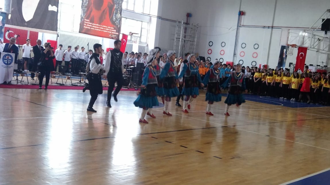 Öğrencilerimiz  Karadeniz Halk Oyunları 19 Mayıs Gençlik ve Spor Bayramı Ankara İl törenine katıldı