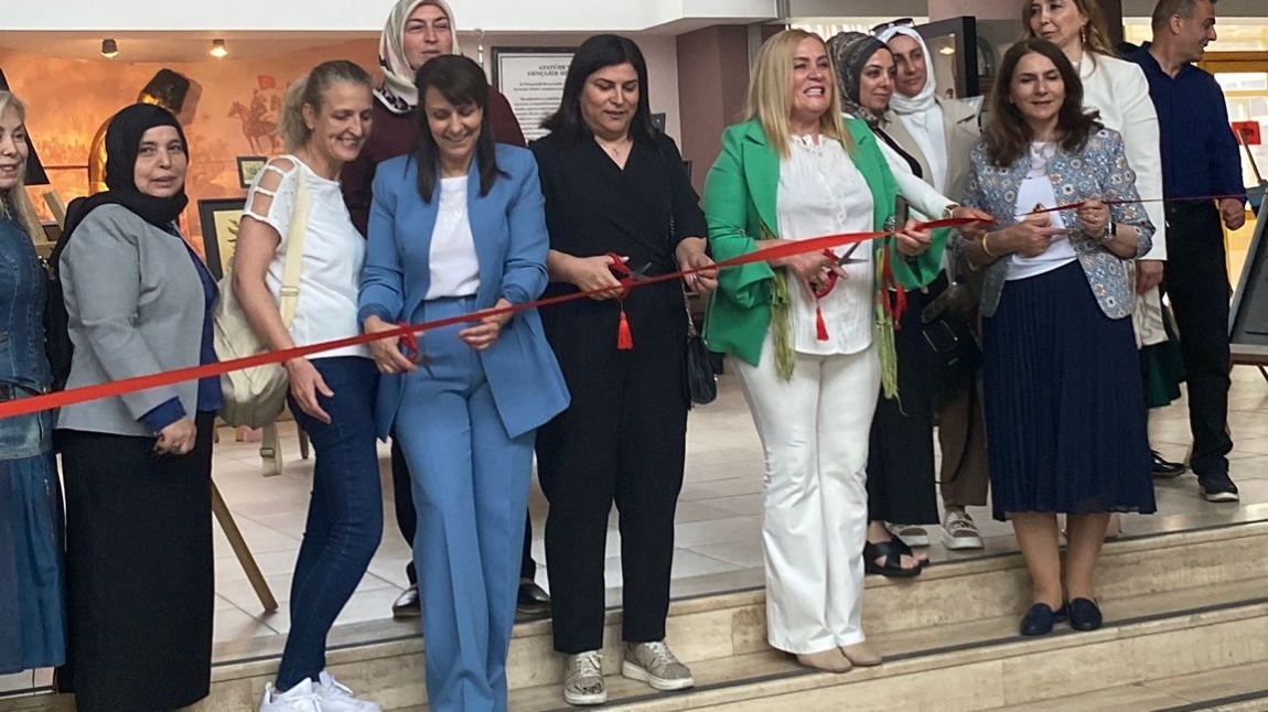 Okulumuzun Seramik  öğretmeni  Özgü Ozsoy Gokavdan ‘in sergisi